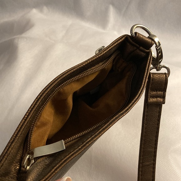 NWOT - Copper Coloured Crossbody Bag Adjustable Strap V Front Zippered Pocket - Picture 14 of 16